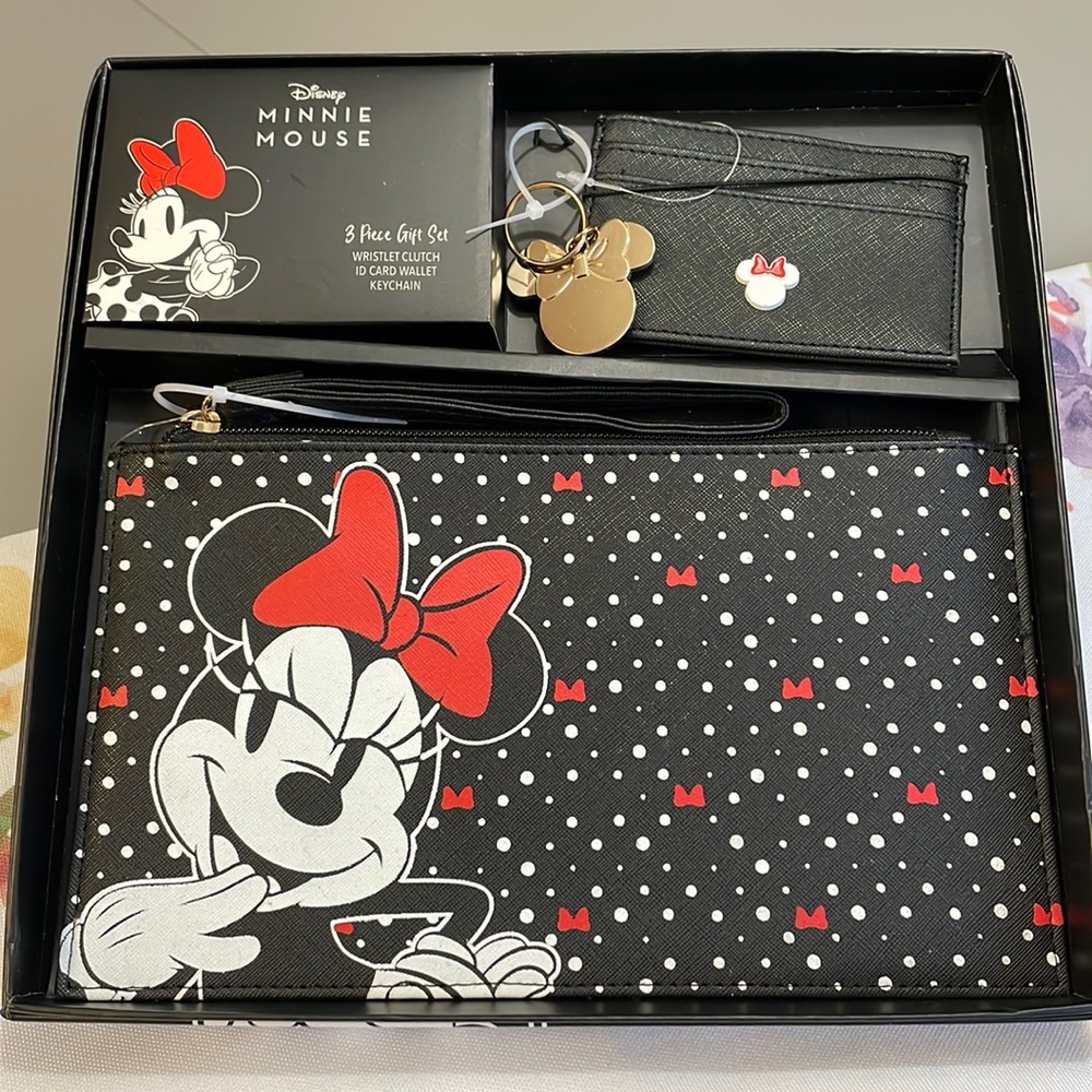NIB Disney Minnie Mouse Wristlet, ID Wallet, and a keychain
